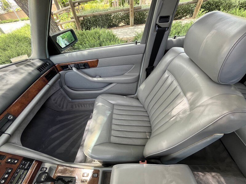 Used 1987 Mercedes-Benz 560 SEL image 32