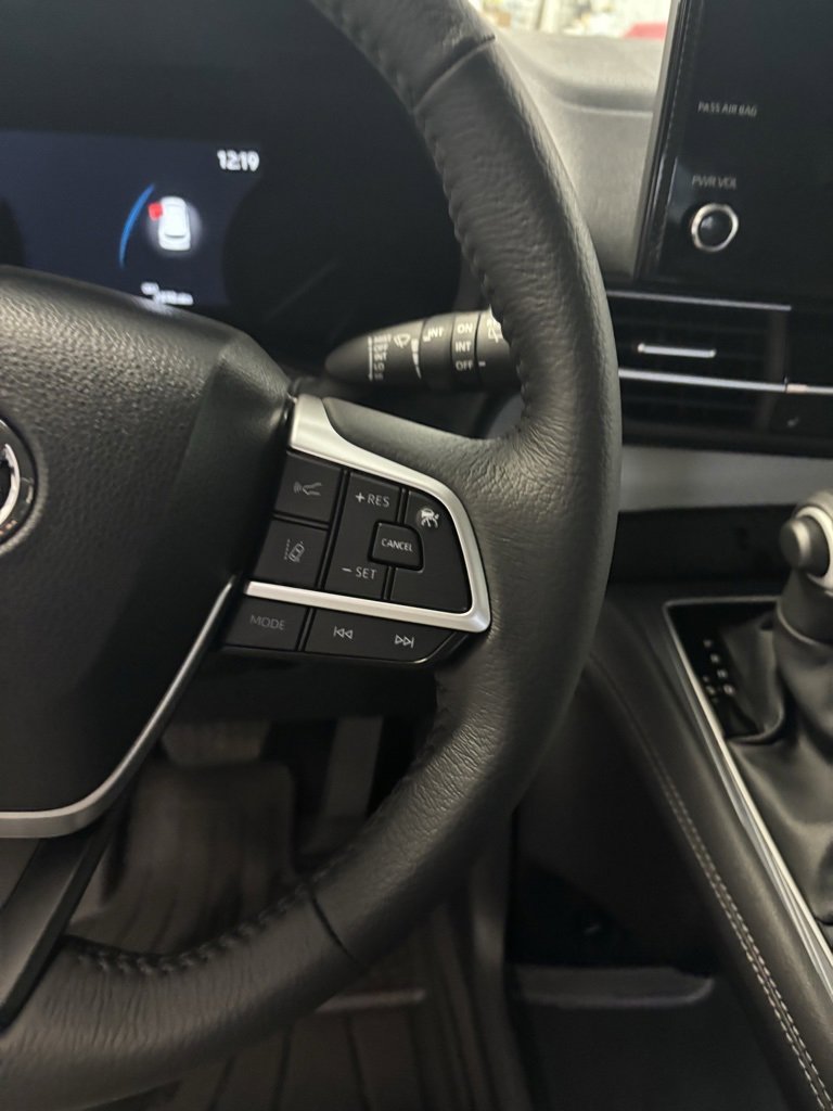 Used 2025 Toyota Sienna XLE image 16