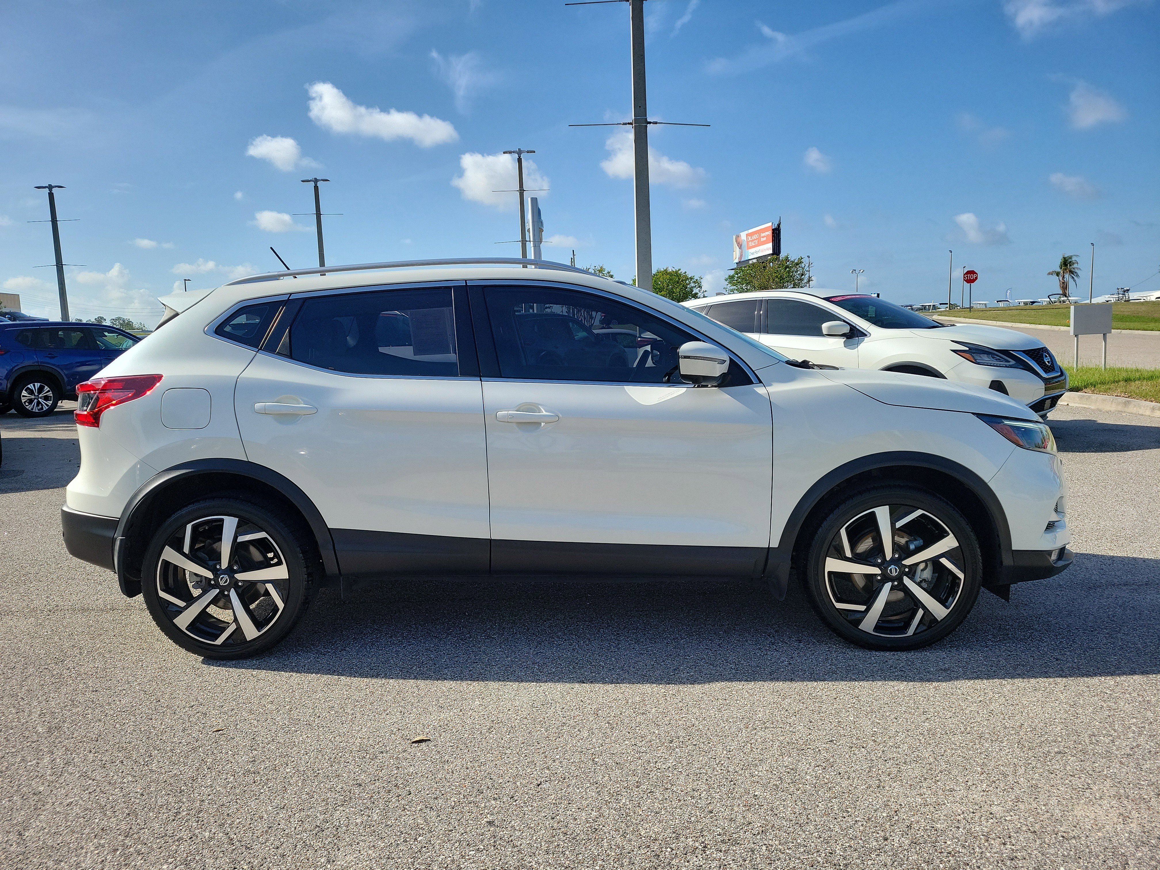 Certified 2021 Nissan Rogue Sport SL w/ Premium Package FWD image 4