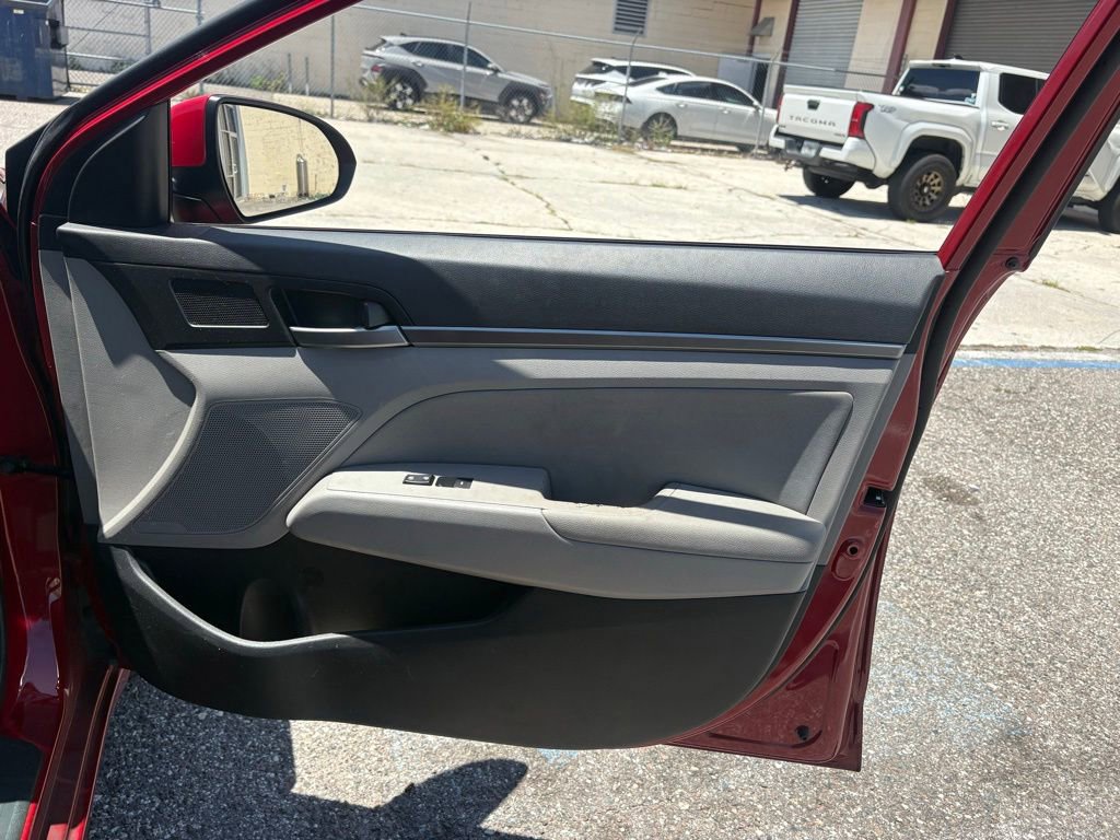 Used 2017 Hyundai Elantra SE FWD image 17