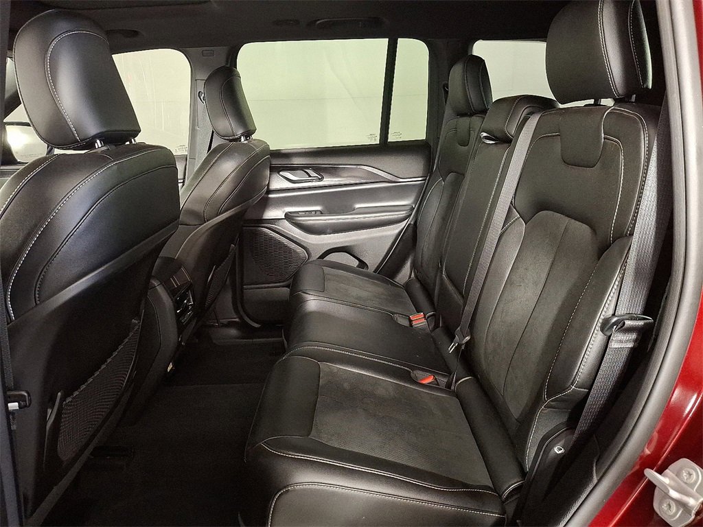 Used 2023 Jeep Grand Cherokee Altitude image 14