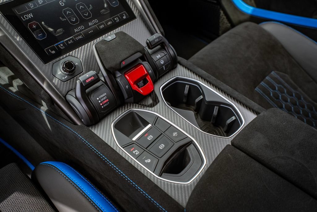Used 2024 Lamborghini Urus Performante AWD/4WD image 37
