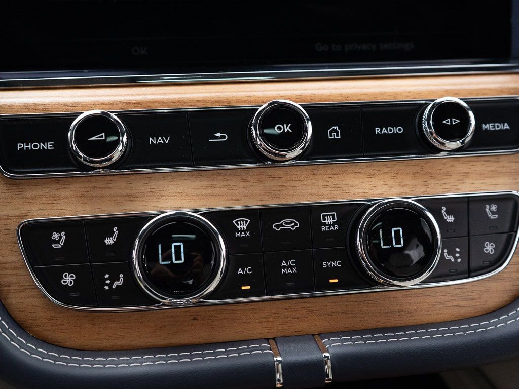 New 2025 Bentley Bentayga Extended Wheelbase image 34