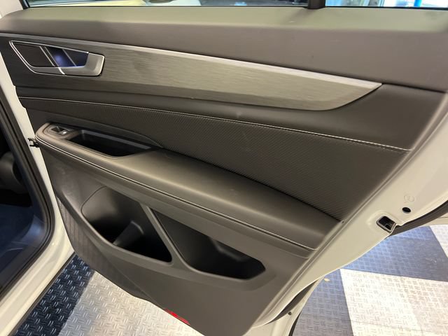 Certified 2024 Volkswagen Atlas Cross Sport SE FWD image 13