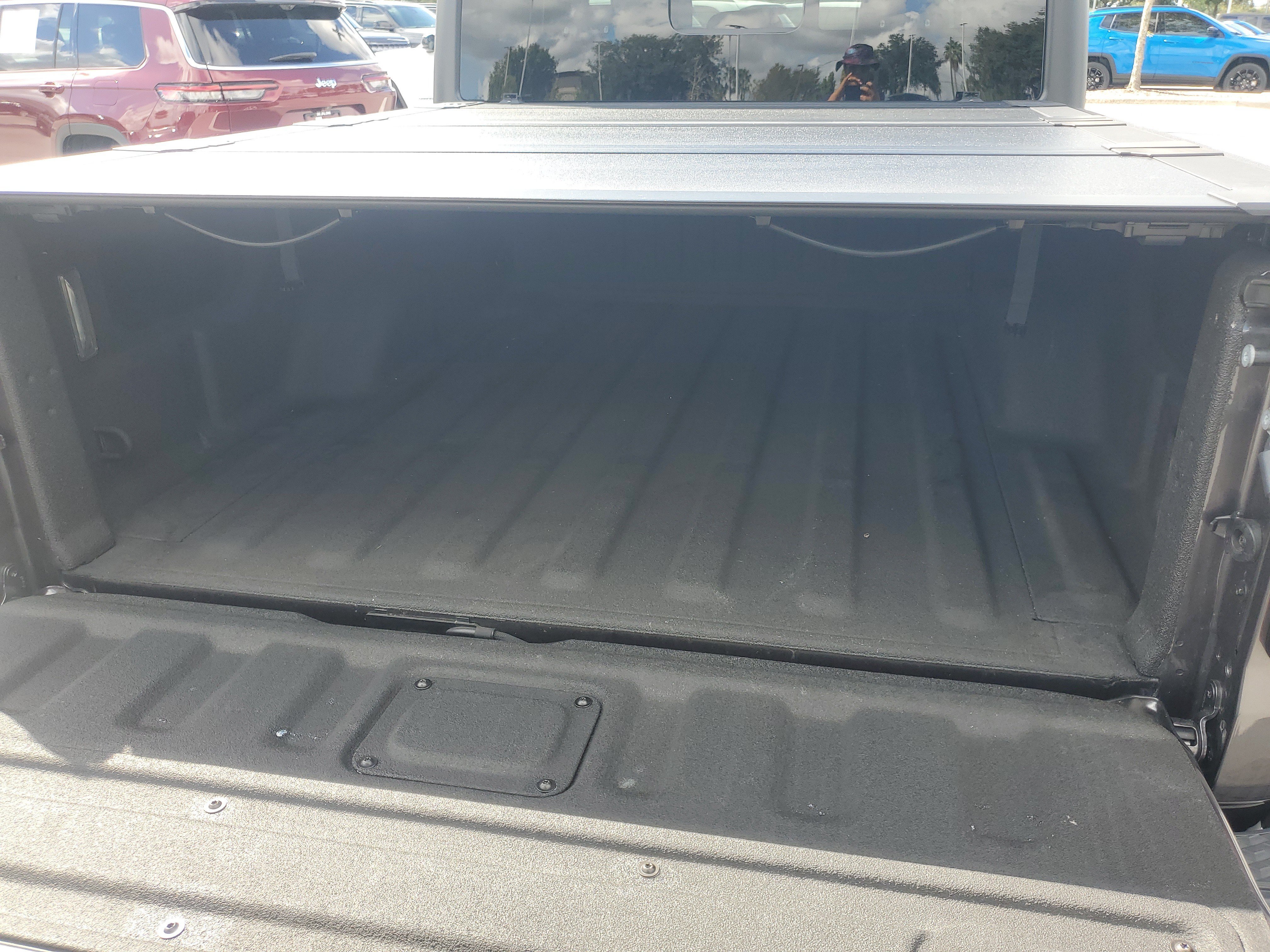 Used 2025 Jeep Gladiator Sport AWD/4WD image 8