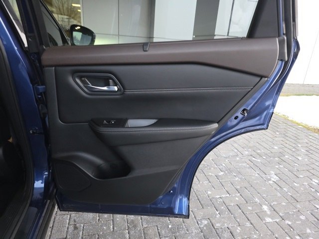 Used 2023 Nissan Rogue SL w/ SL Premium Package image 12