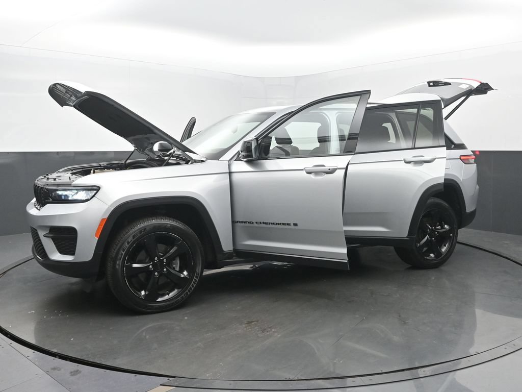 Used 2024 Jeep Grand Cherokee Altitude AWD/4WD image 67