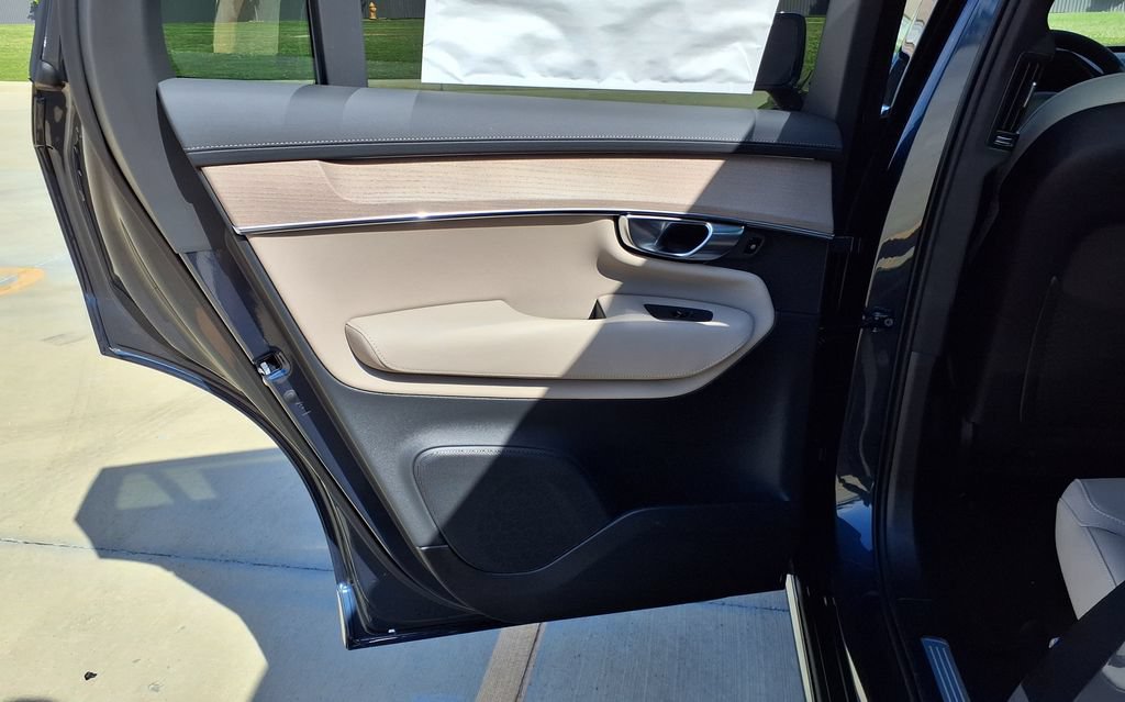 New 2026 Volvo XC90 T8 Plus w/ Protection Package Premier AWD/4WD image 15