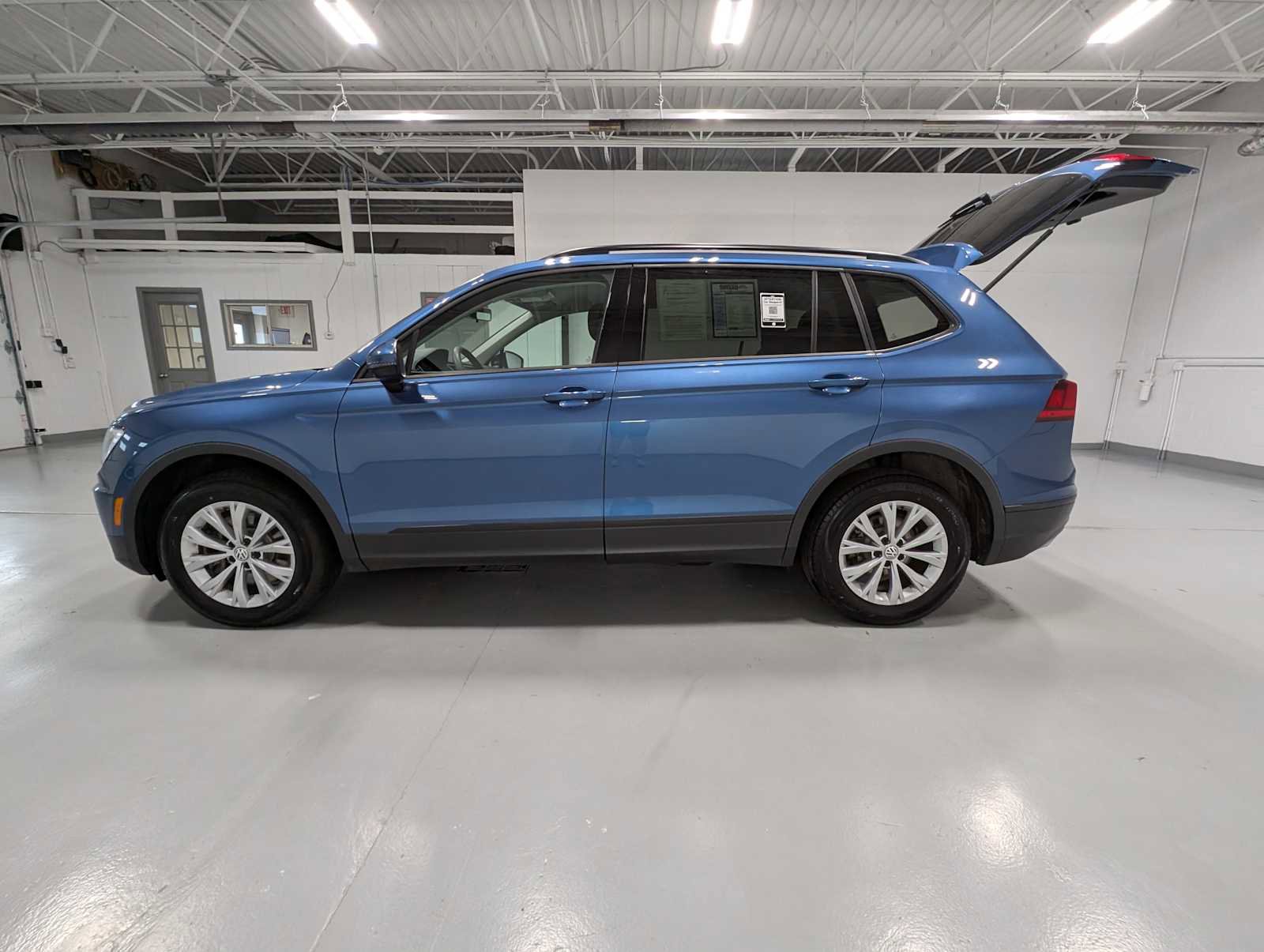 Used 2018 Volkswagen Tiguan S FWD image 12
