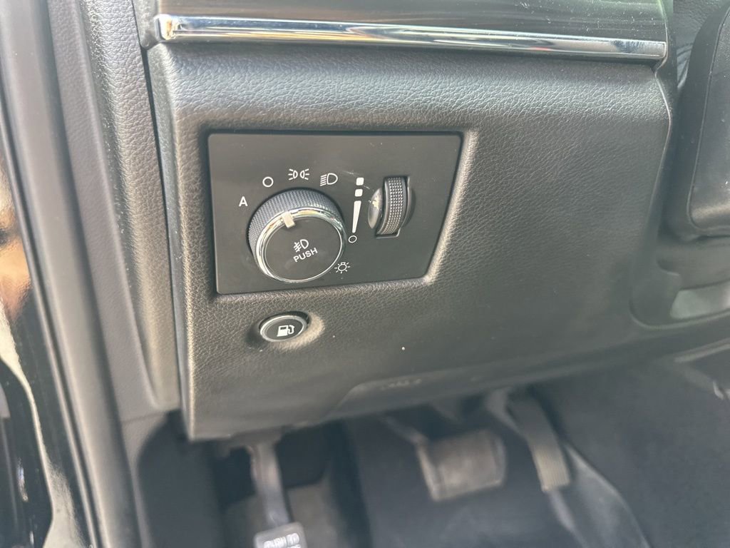 Used 2021 Jeep Grand Cherokee Limited w/ Luxury Group II image 12