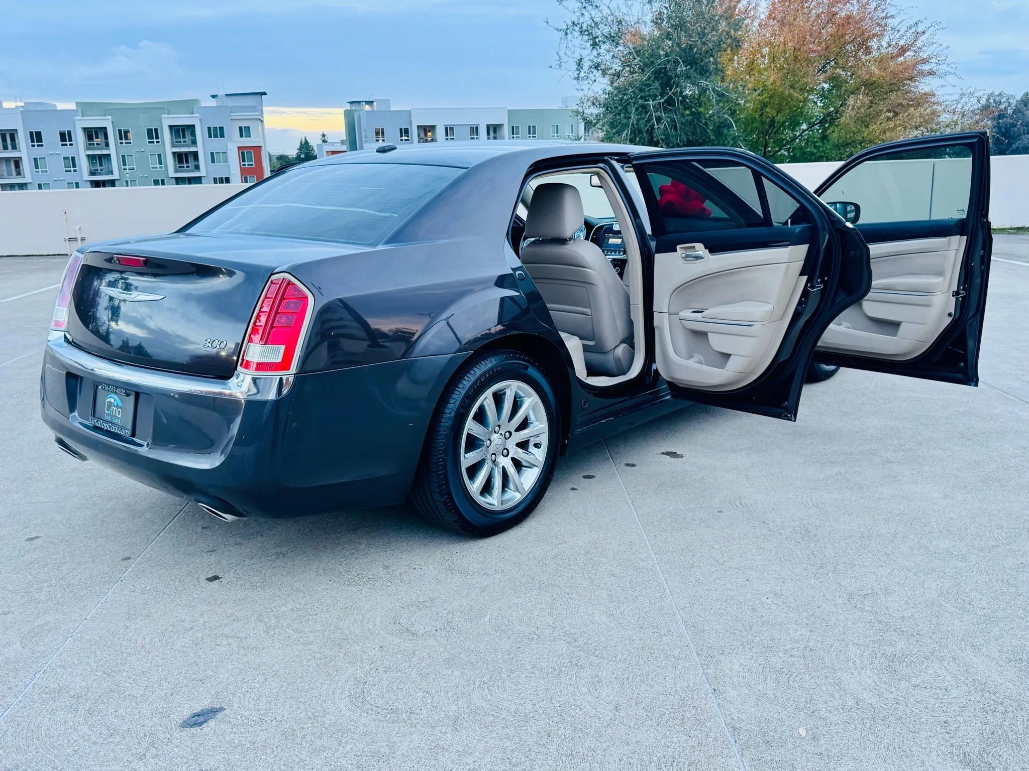 Used 2012 Chrysler 300 Limited image 42