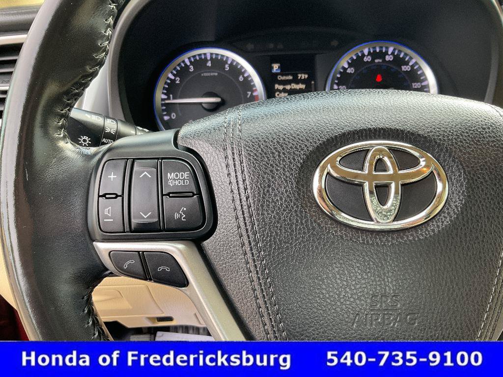 Used 2017 Toyota Highlander XLE AWD/4WD image 32