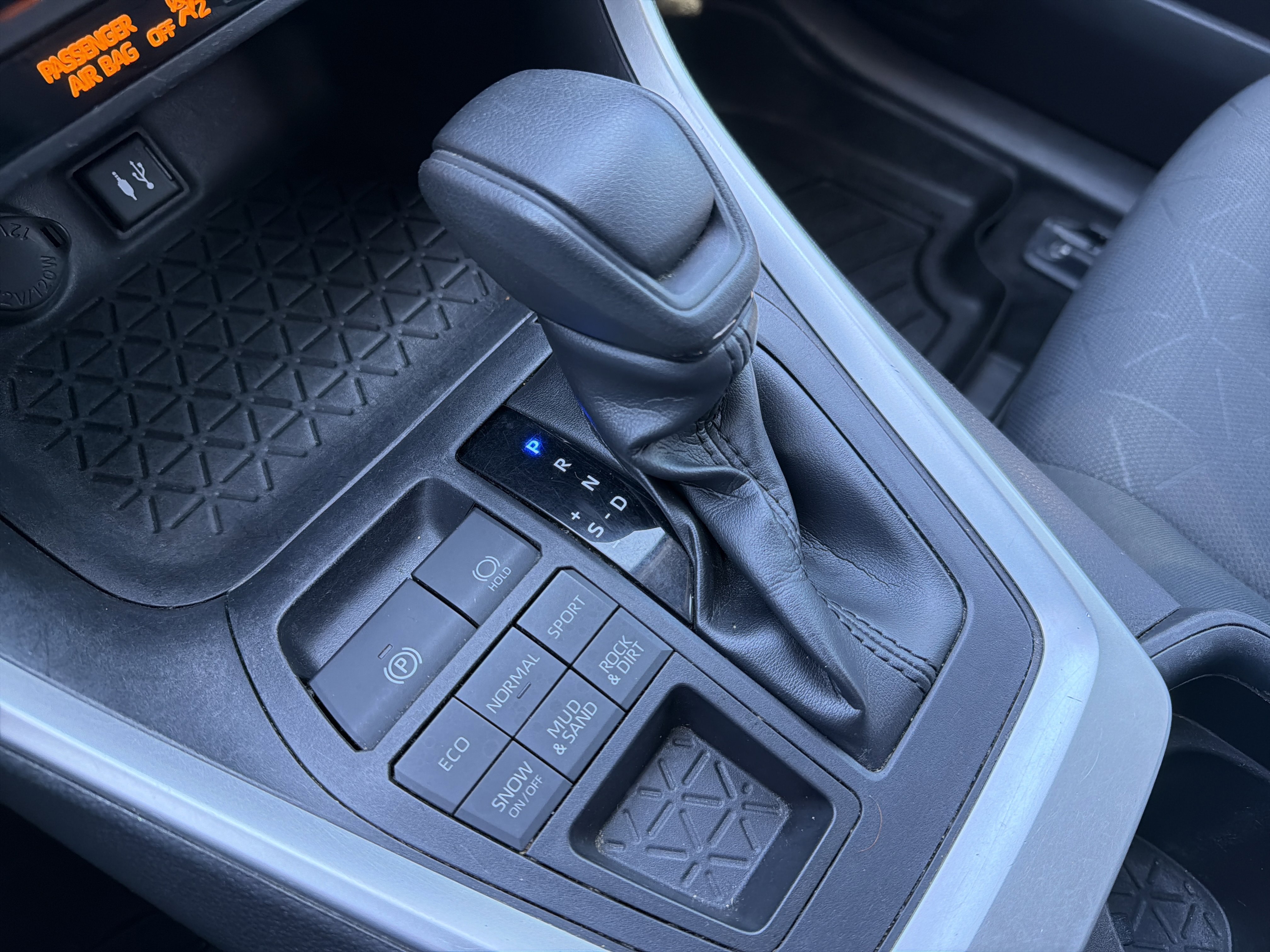 Used 2019 Toyota RAV4 XLE w/ All Weather Liner Package image 25