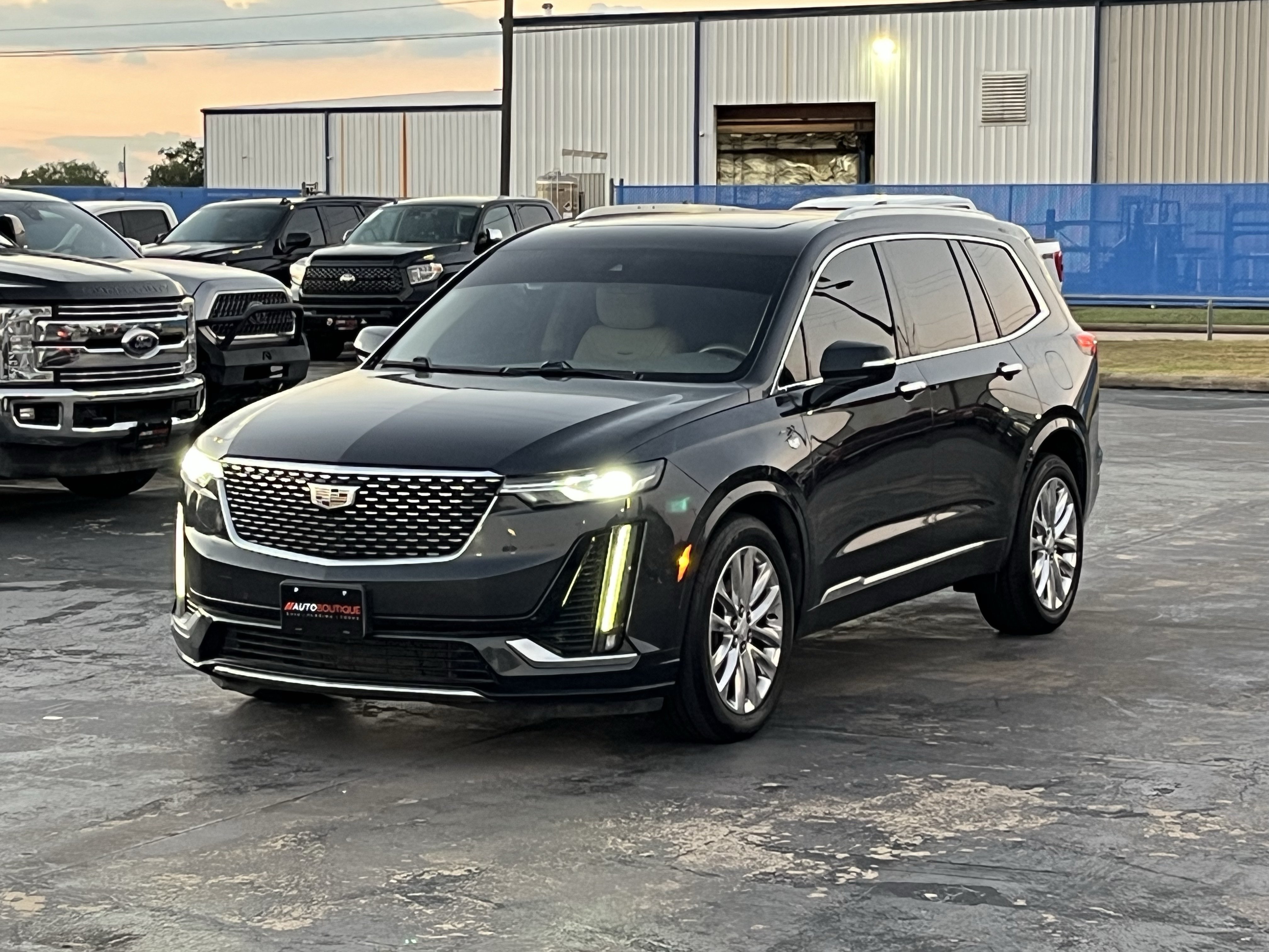Used 2021 Cadillac XT6 Premium Luxury FWD image 3