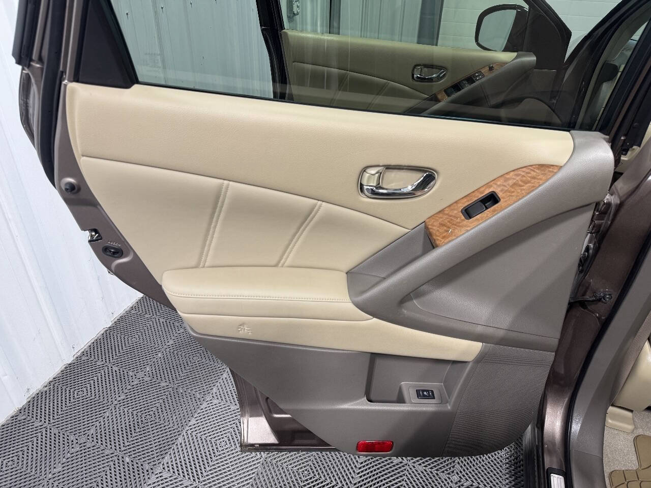 Used 2014 Nissan Murano LE AWD/4WD image 16