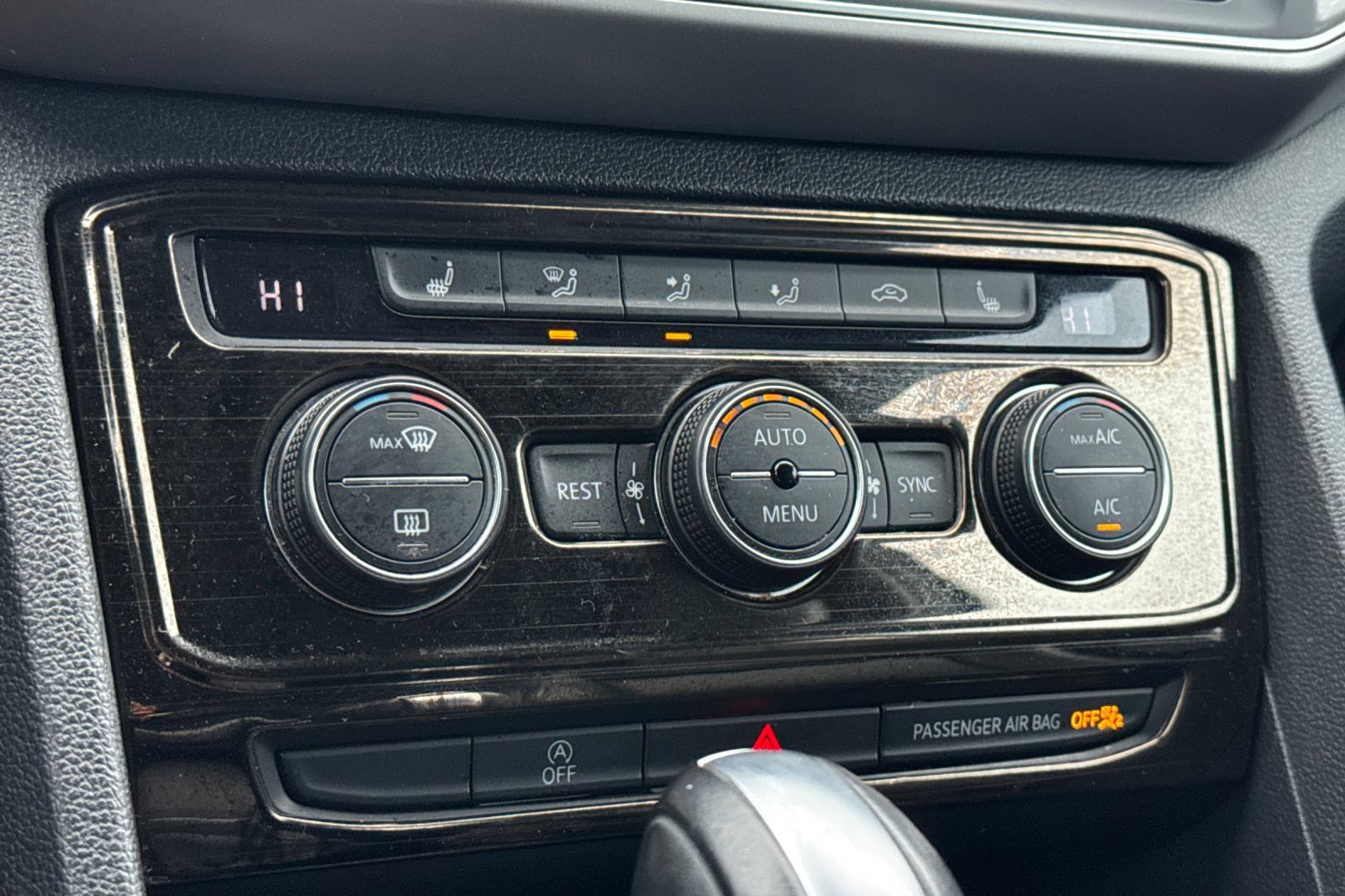 Used 2018 Volkswagen Atlas SE image 23