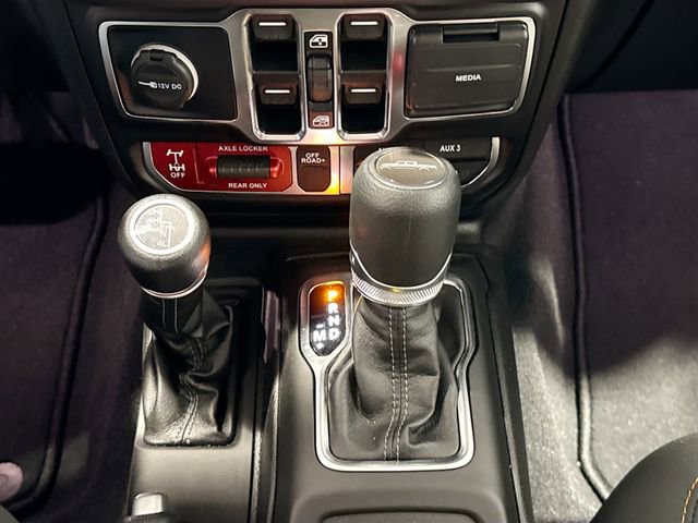 Used 2025 Jeep Gladiator Mojave w/ Convenience Group image 14