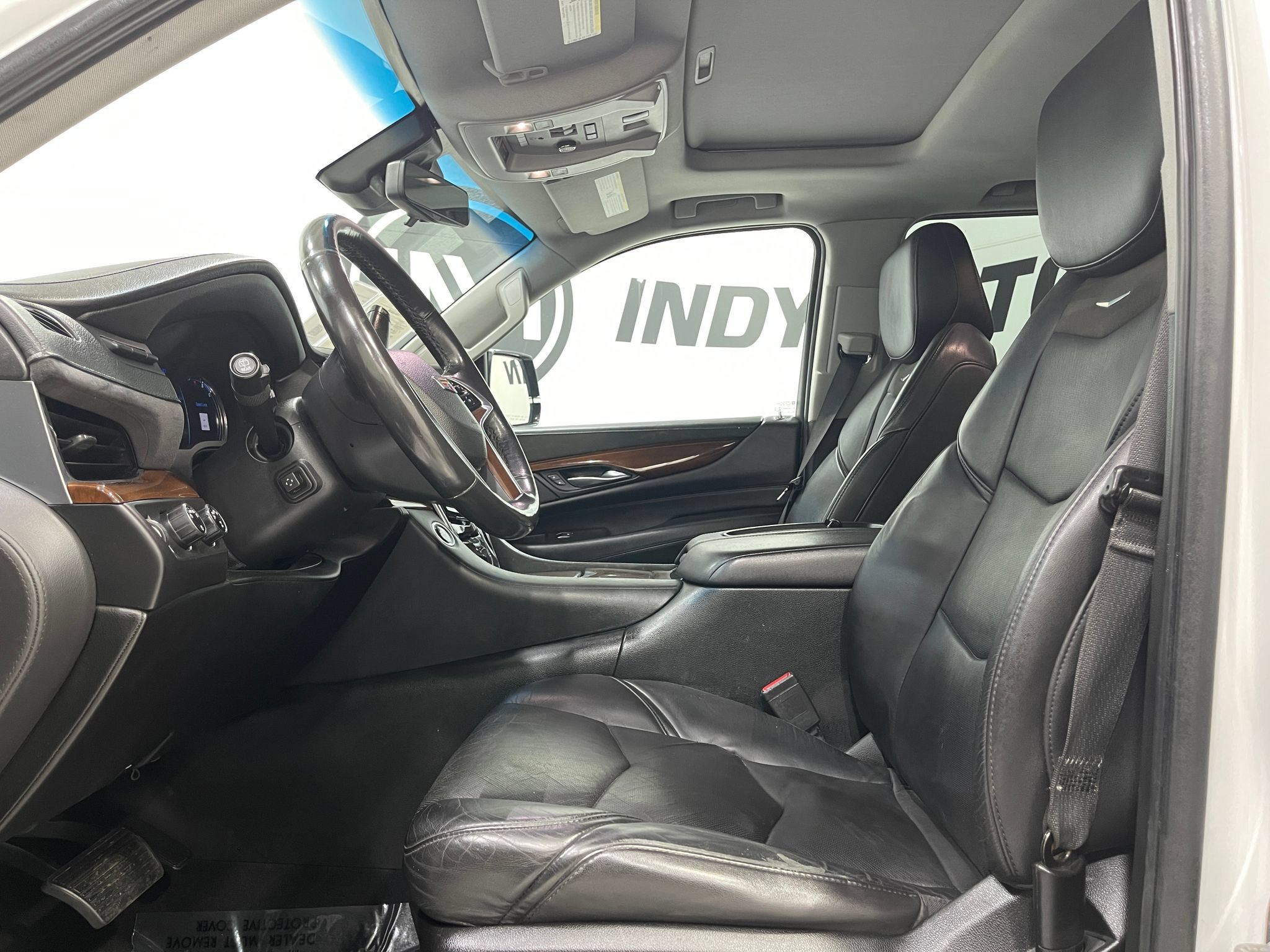 Used 2018 Cadillac Escalade ESV Luxury AWD/4WD image 13