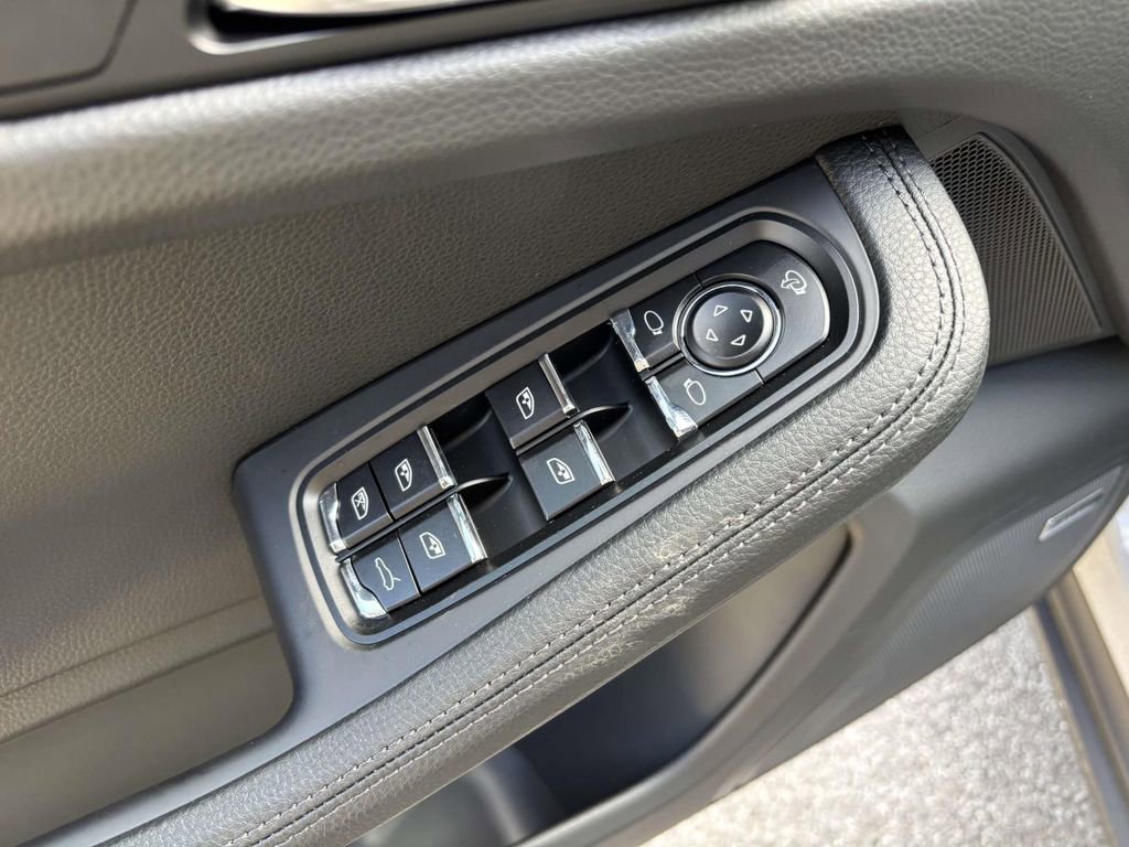 New 2026 Porsche Macan image 24