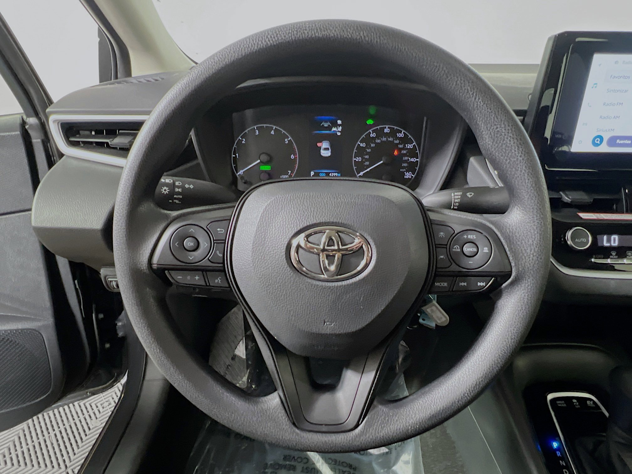 Used 2025 Toyota Corolla LE image 18