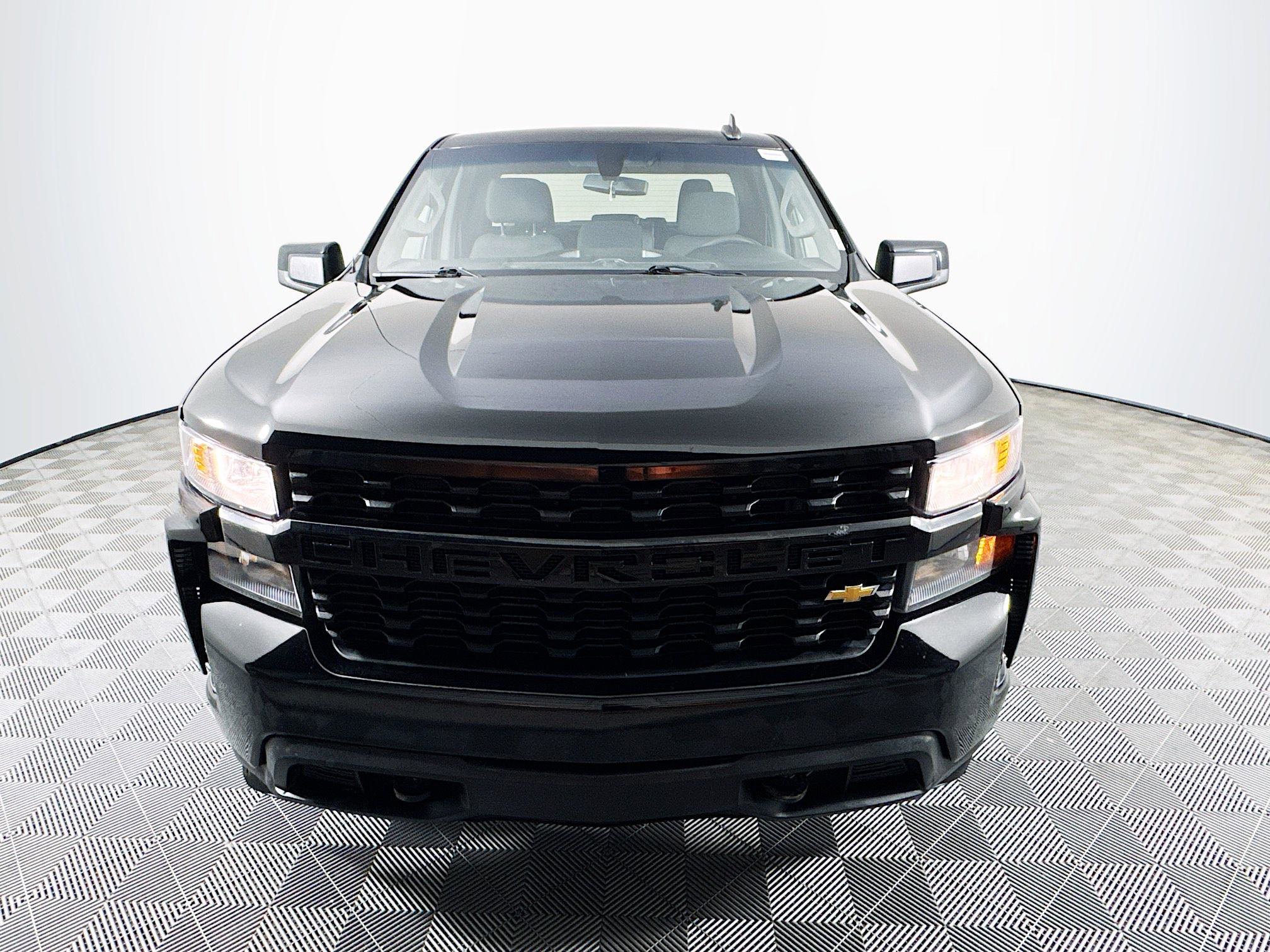 Used 2020 Chevrolet Silverado 1500 Custom w/ Custom Value Package RWD image 2