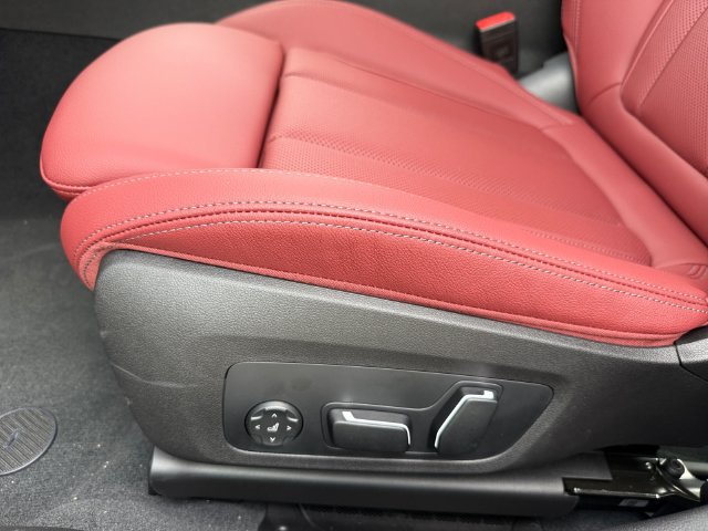 New 2026 BMW 330i xDrive Sedan w/ M Sport Package AWD/4WD image 25