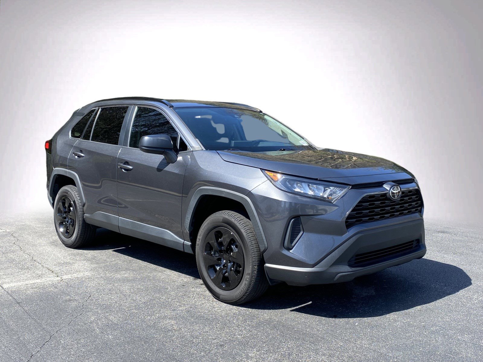 Used 2021 Toyota RAV4 LE image 2