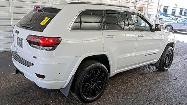Used 2017 Jeep Grand Cherokee Overland w/ Jeep Active Safety Group image 4