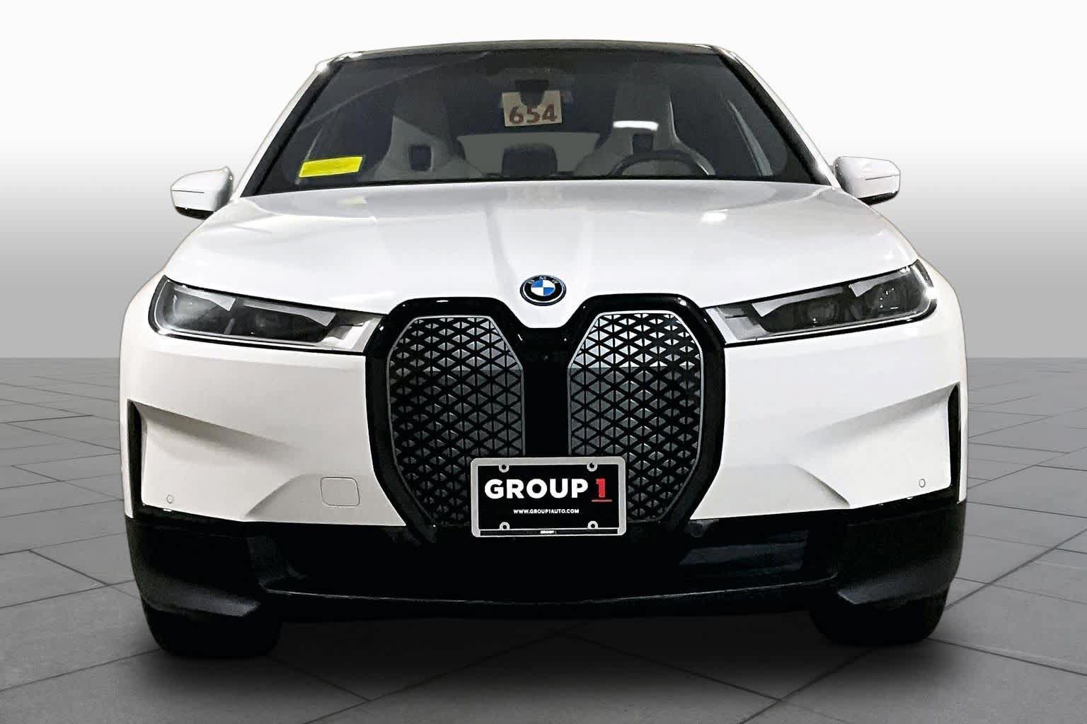 Used 2024 BMW iX xDrive50 AWD/4WD image 3