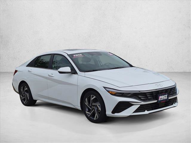 Used 2025 Hyundai Elantra SEL FWD image 3
