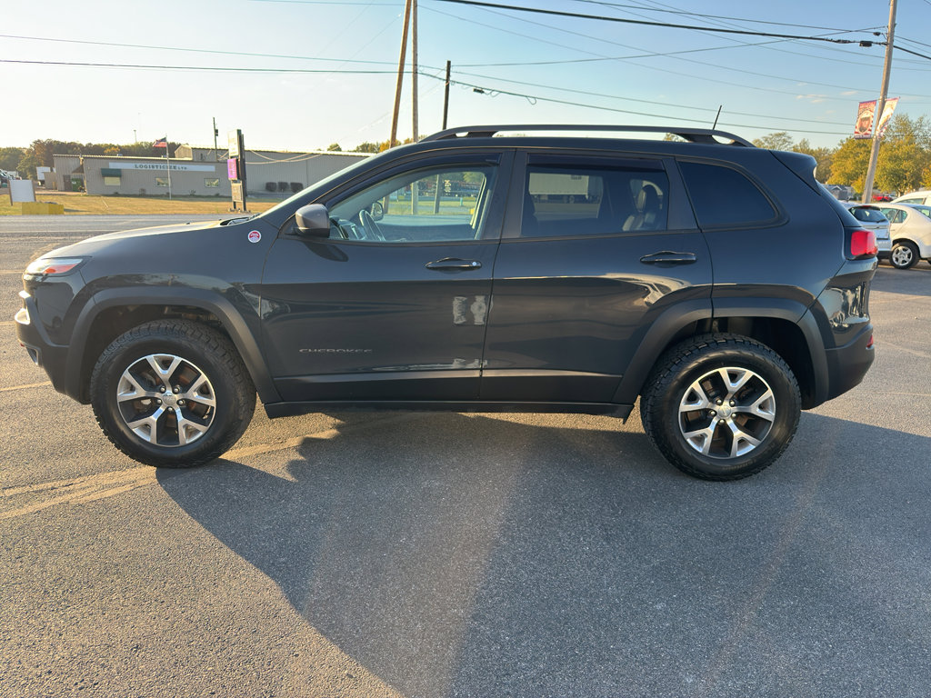 Used 2017 Jeep Cherokee Trailhawk image 3
