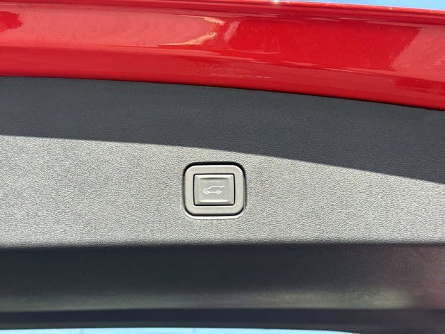 Certified 2025 Cadillac Optiq Sport 1 image 15