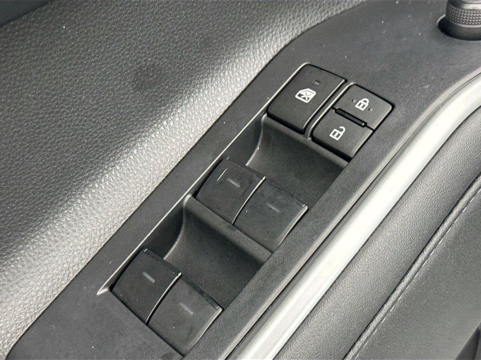 Used 2024 Toyota Highlander LE FWD image 28