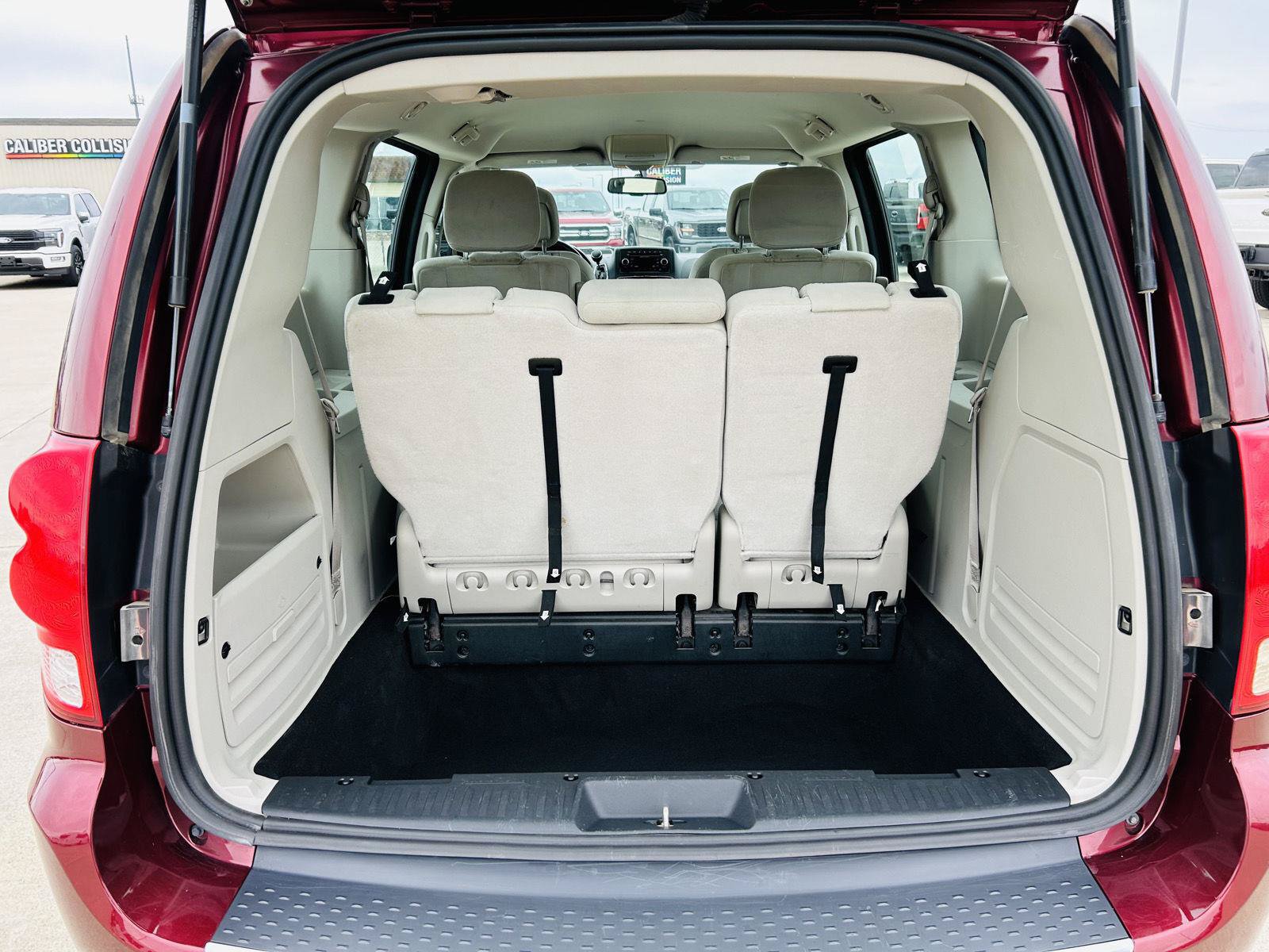 Used 2016 Dodge Grand Caravan American Value Package w/ UConnect Hands-Free Group FWD image 19