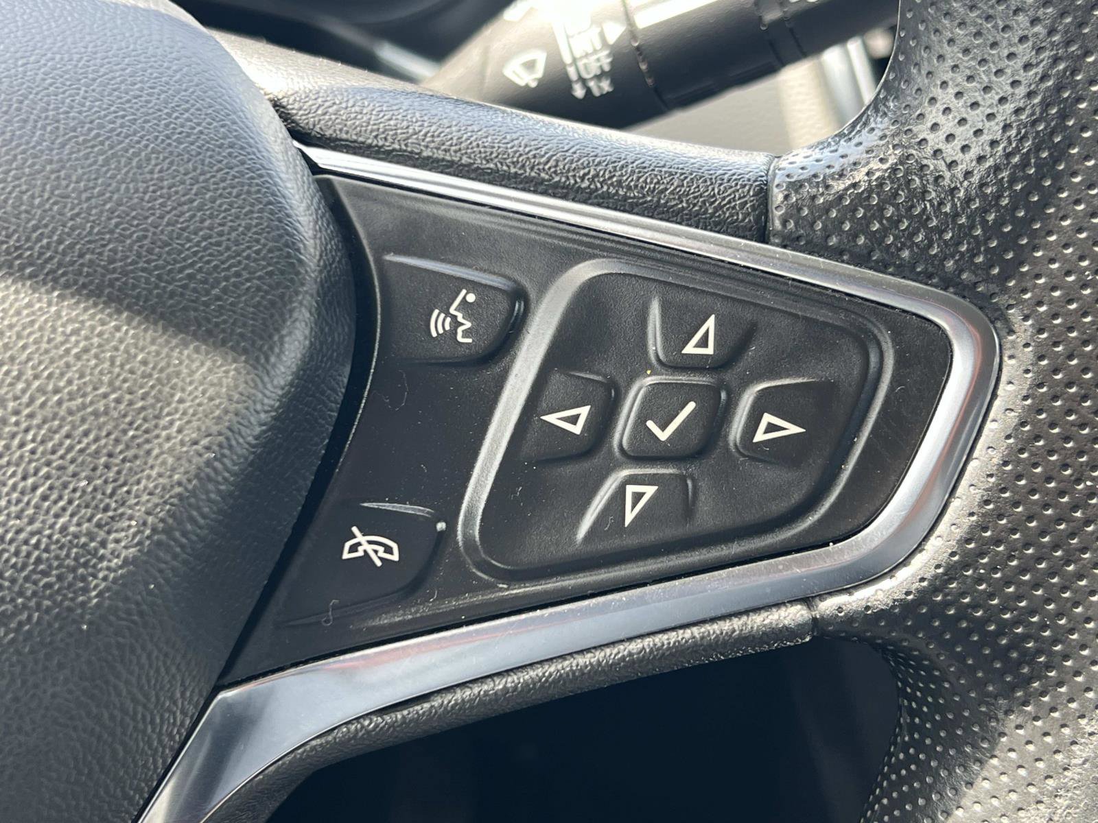 Used 2023 Chevrolet Equinox LS w/ LS Convenience Package FWD image 10