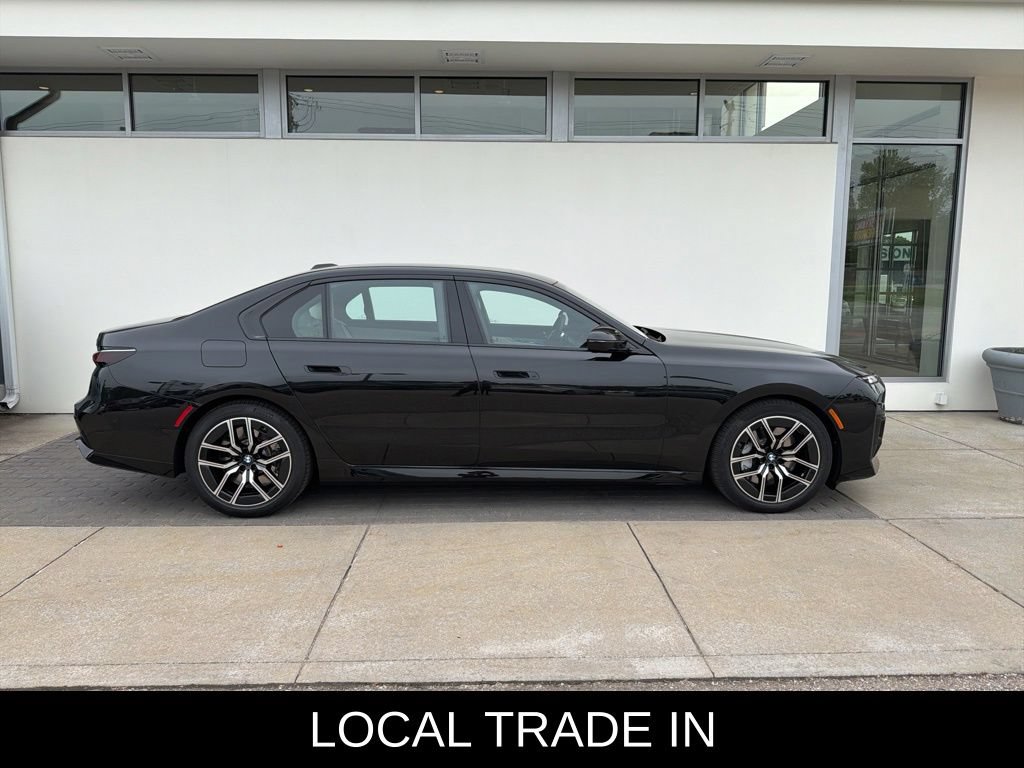 Used 2025 BMW 760i xDrive AWD/4WD image 4