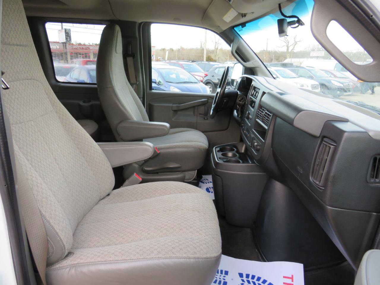 Used 2018 Chevrolet Express 3500 LT w/ LT Preferred Equipment Group RWD image 17