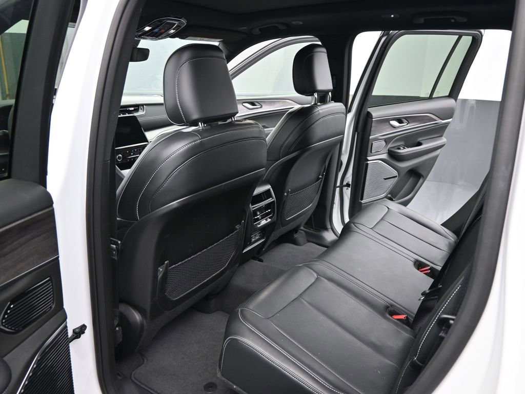 Used 2022 Jeep Grand Cherokee Overland image 13