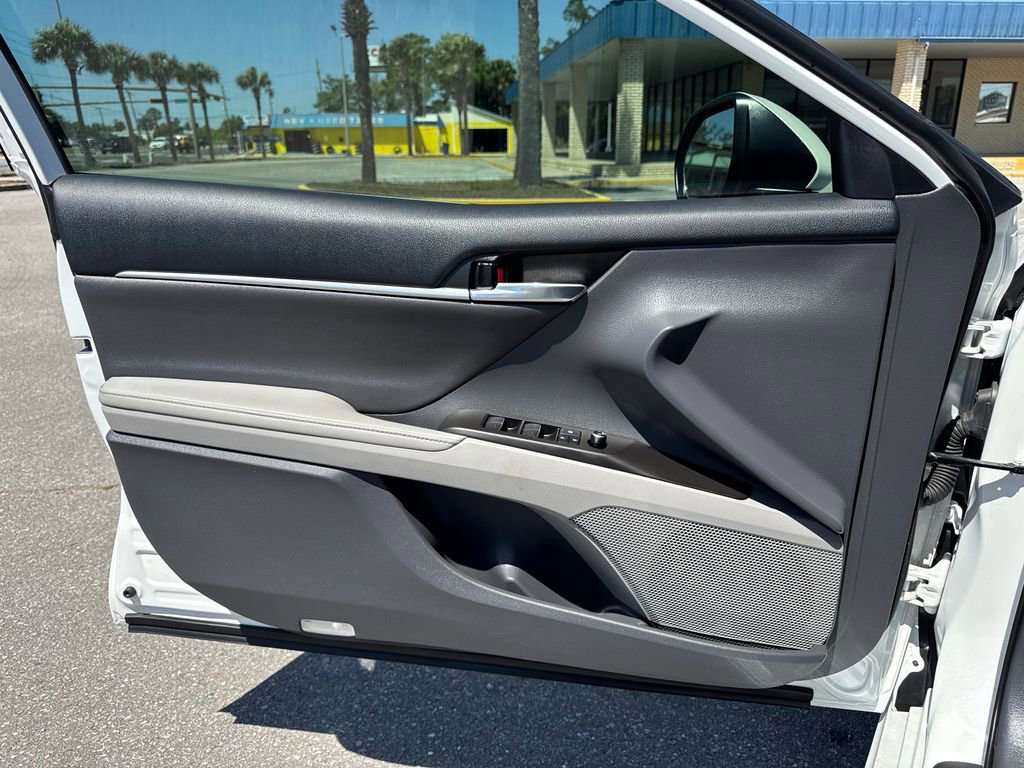 Used 2022 Toyota Camry XSE w/ Navigation Package FWD image 11