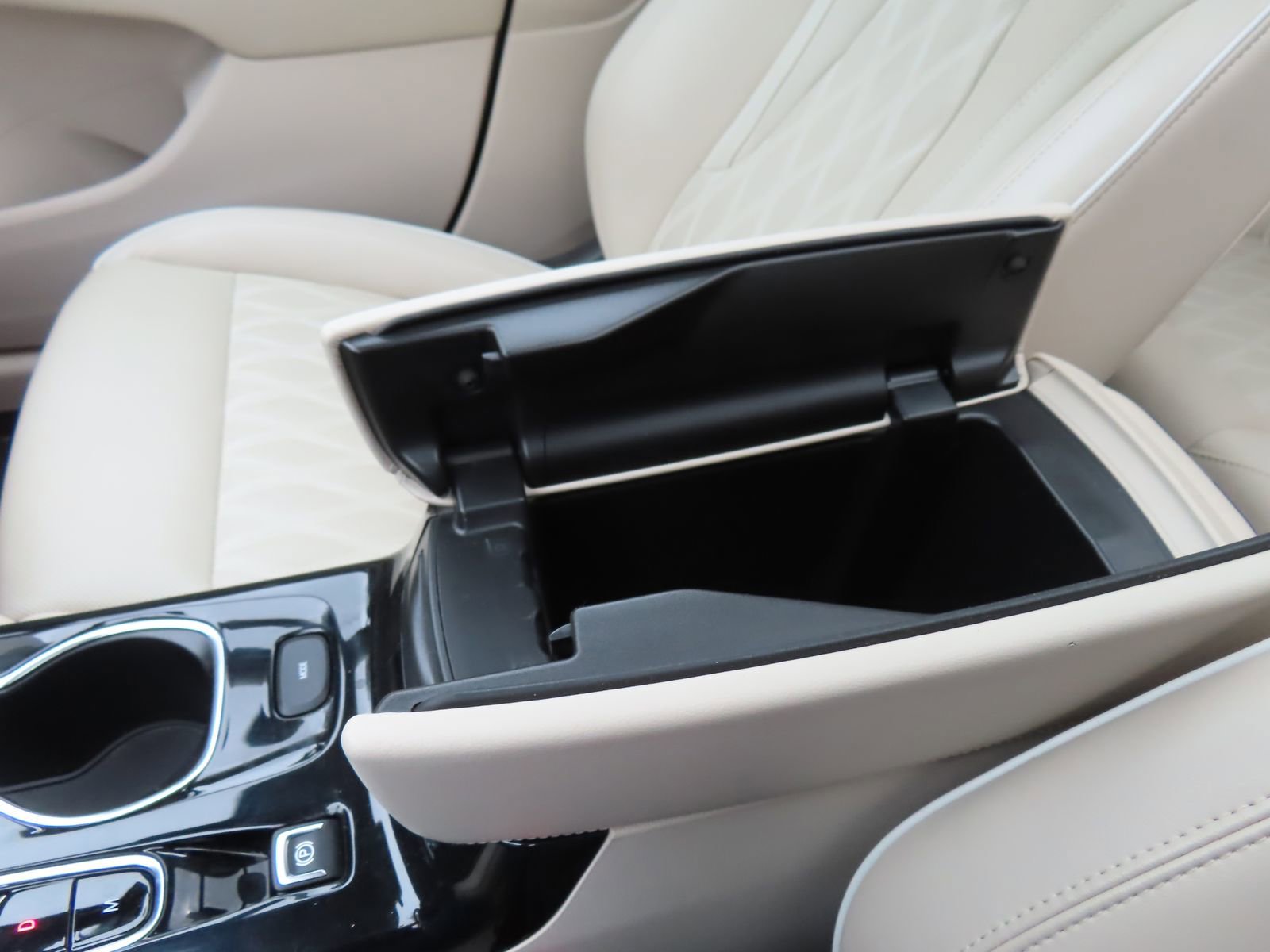 Used 2023 Buick Envision Avenir AWD/4WD image 32