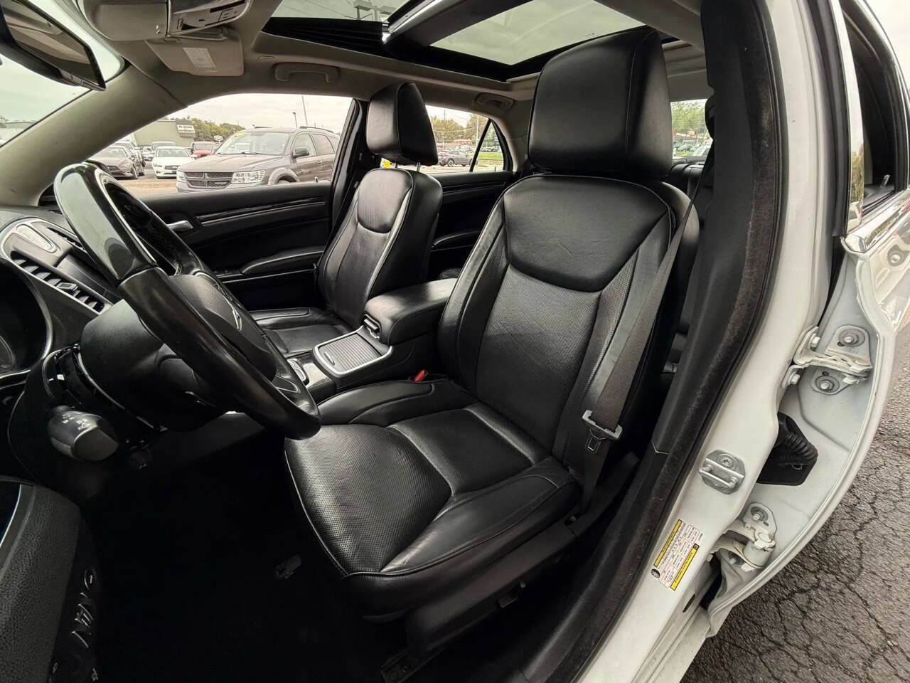 Used 2020 Chrysler 300 Limited image 15