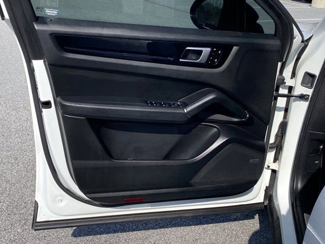 Used 2021 Porsche Cayenne Coupe w/ Premium Package image 20