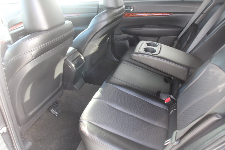 Used 2012 Subaru Outback 3.6R Limited w/ Moonroof Pkg AWD/4WD image 15