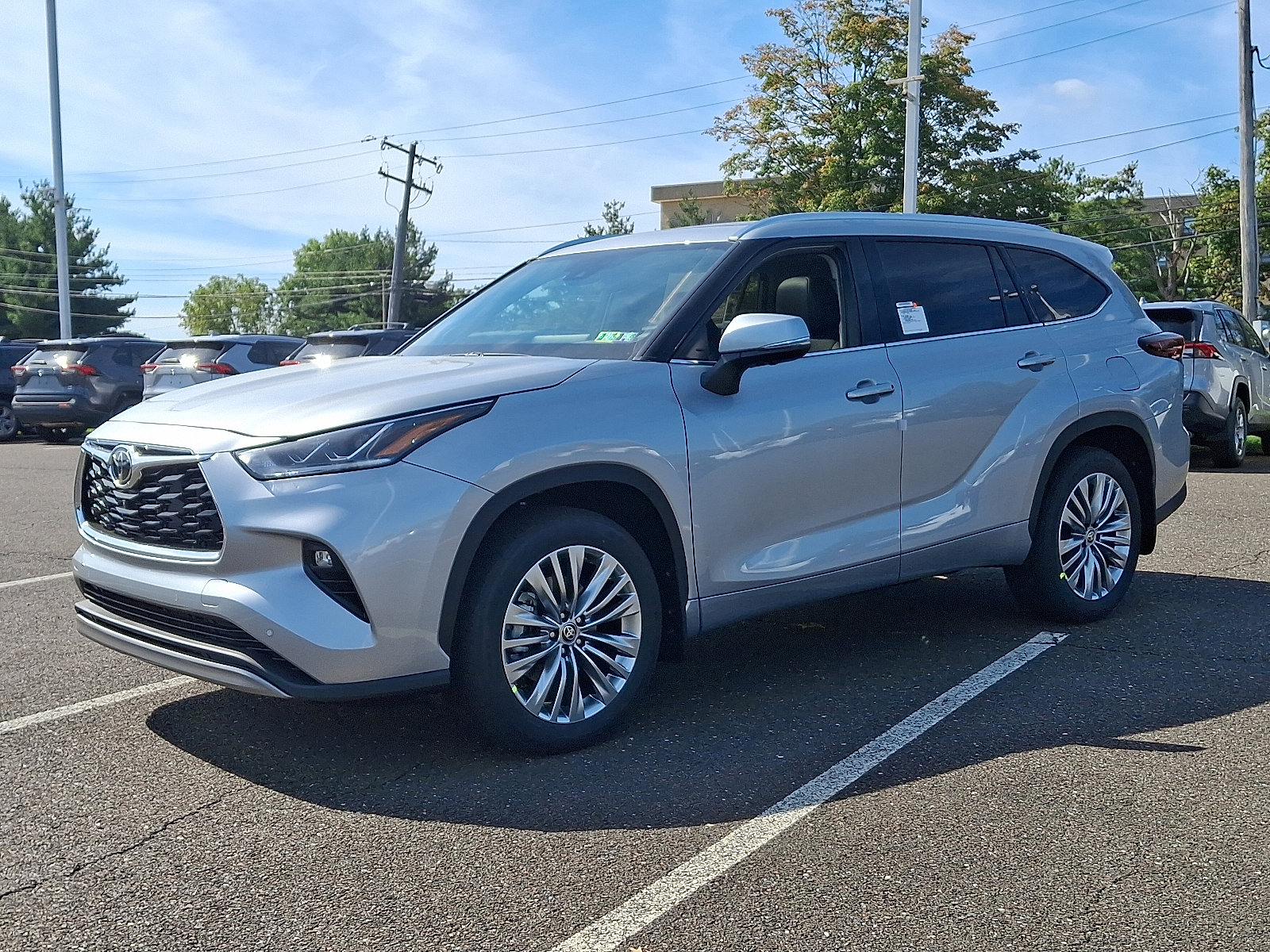 New 2025 Toyota Highlander Platinum image 3