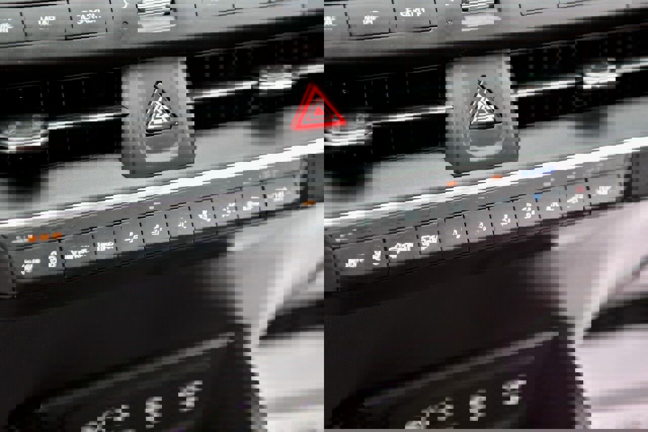 Used 2025 Kia K4 LXS image 28