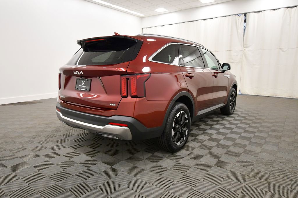 Certified 2024 Kia Sorento S w/ Panoramic Sunroof Package AWD/4WD image 8