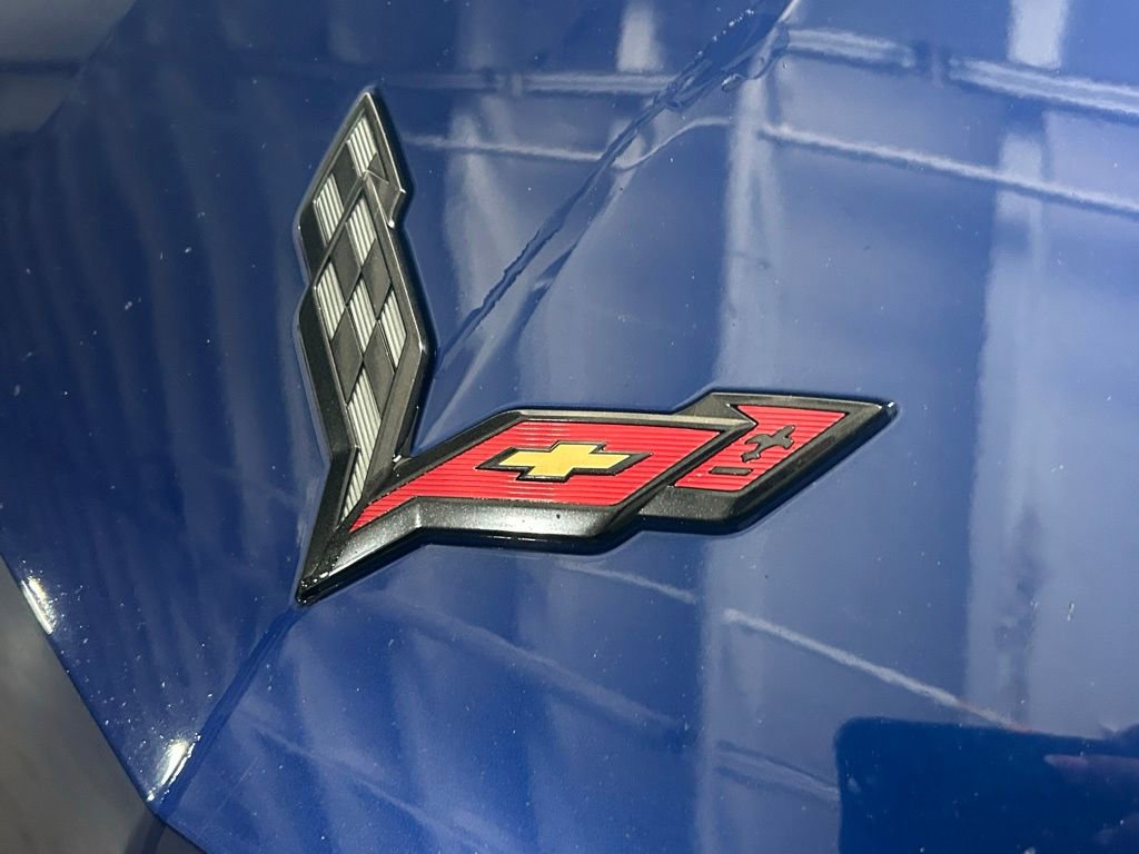 Used 2018 Chevrolet Corvette Stingray Coupe w/ Carbon Flash Badge Package RWD image 25