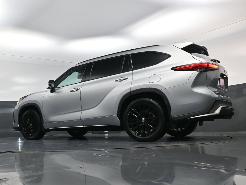 Used 2023 Toyota Highlander XSE FWD image 19