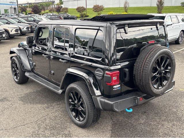 Used 2023 Jeep Wrangler Unlimited Sahara w/ Cold Weather Group AWD/4WD image 14