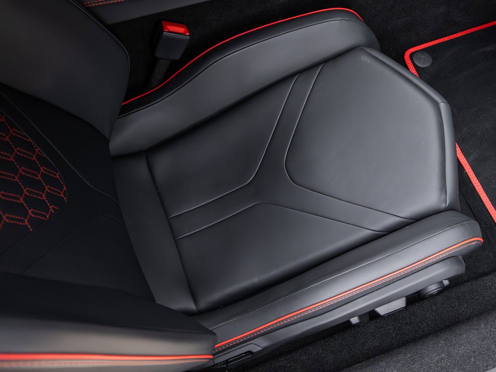 Used 2024 Lamborghini Revuelto image 44